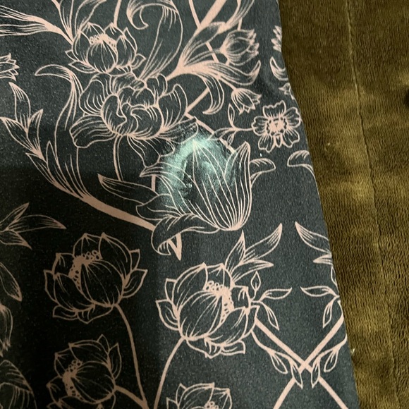 Bundle deal. 6 Woman’s size medium bundle of Fabletics - Picture 9 of 14